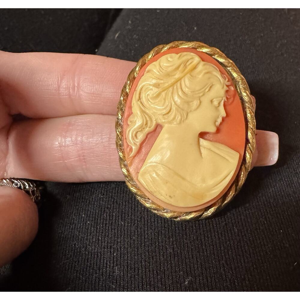 Large Antique Gold Tone Hand Carved Cameo Brooch Pin 1.5" Tall Vtg